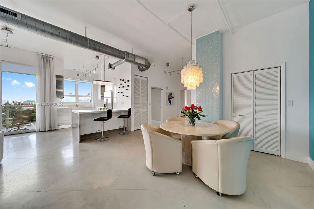 Recientemente alquilado: $3,990 (2 camas, 2 baños, 1397 Pies cuadrados)