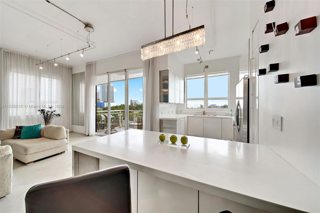 Recientemente alquilado: $3,990 (2 camas, 2 baños, 1397 Pies cuadrados)