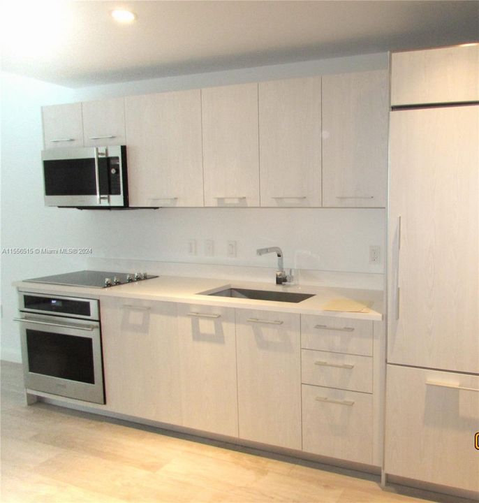 For Rent: $3,850 (1 beds, 1 baths, 684 Square Feet)