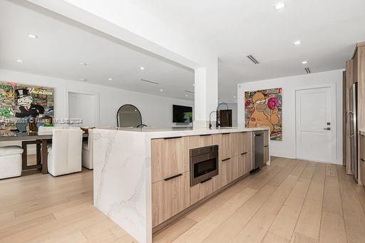For Sale: $1,995,000 (3 beds, 2 baths, 2070 Square Feet)