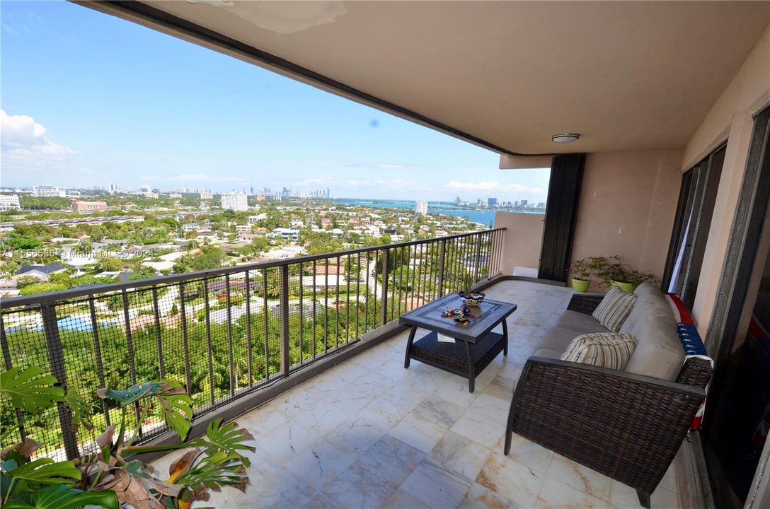 For Sale: $585,000 (2 beds, 2 baths, 2320 Square Feet)