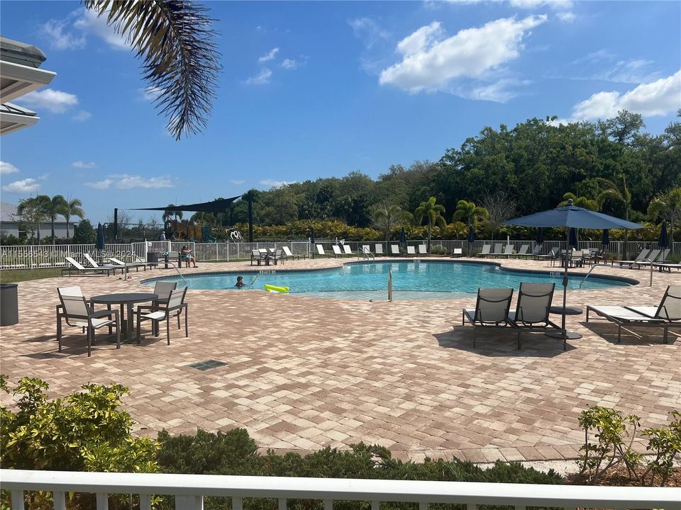 Recently Rented: $2,700 (3 beds, 2 baths, 1822 Square Feet)