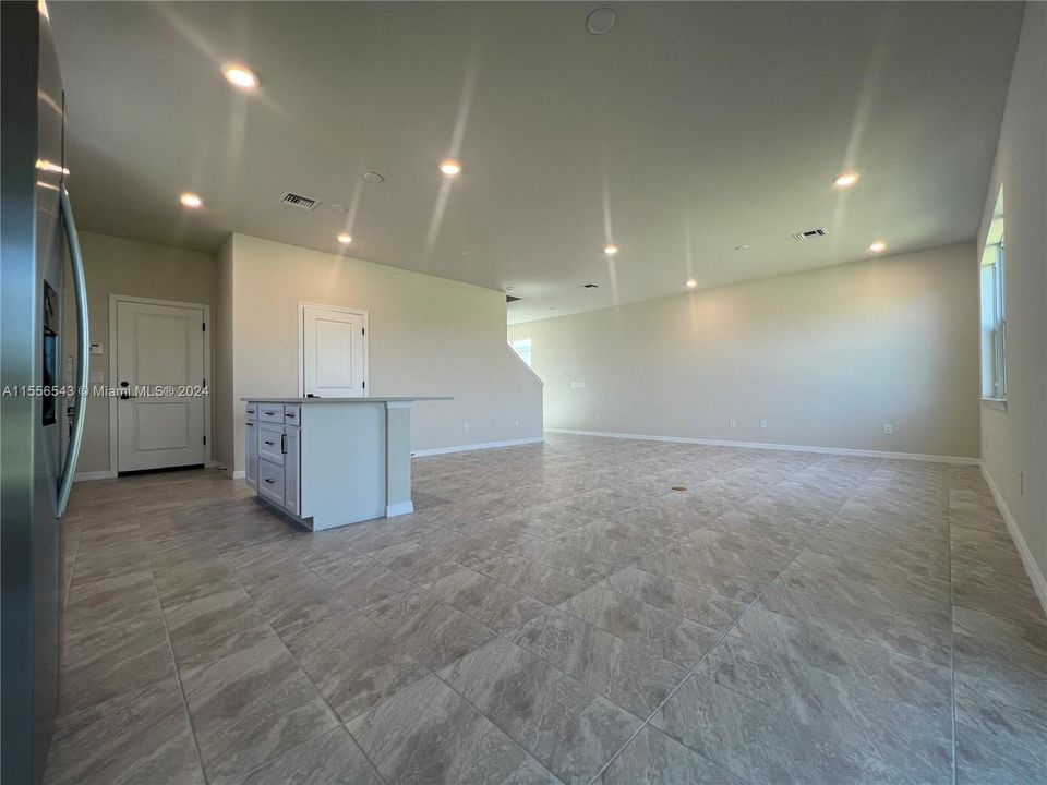 Recently Rented: $2,700 (3 beds, 2 baths, 1822 Square Feet)