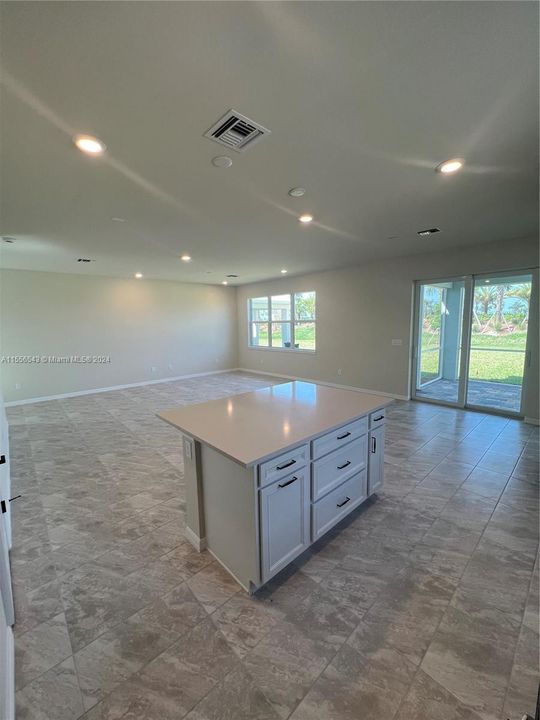 Recently Rented: $2,700 (3 beds, 2 baths, 1822 Square Feet)