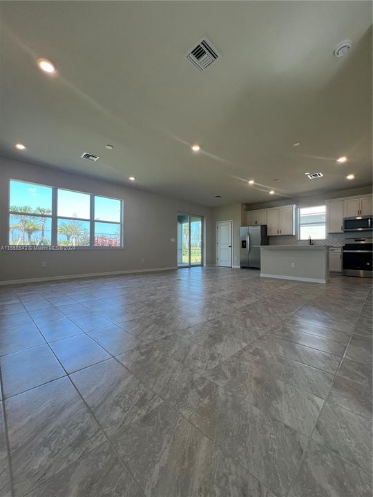 Recently Rented: $2,700 (3 beds, 2 baths, 1822 Square Feet)