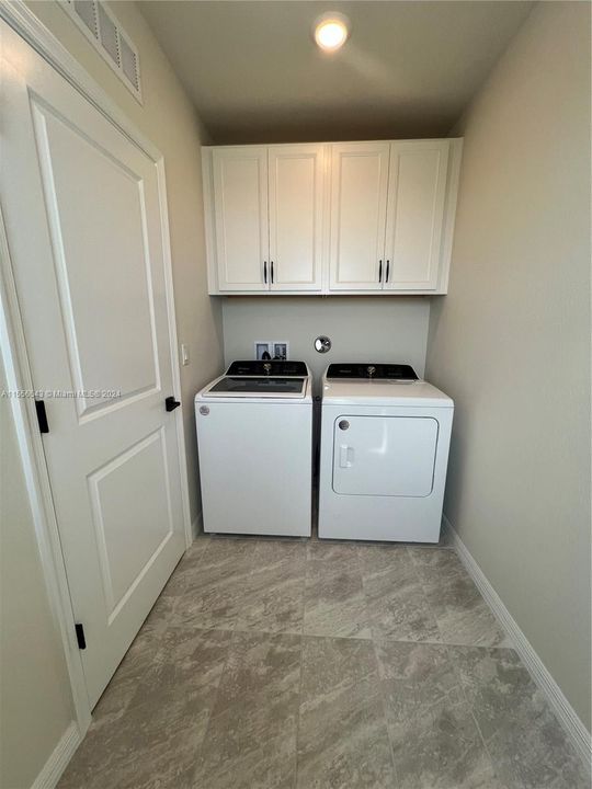 Recently Rented: $2,700 (3 beds, 2 baths, 1822 Square Feet)