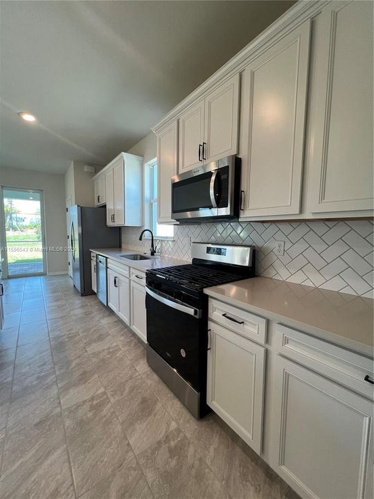 Recently Rented: $2,700 (3 beds, 2 baths, 1822 Square Feet)