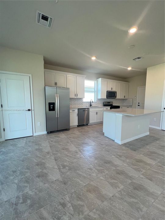 Recently Rented: $2,700 (3 beds, 2 baths, 1822 Square Feet)