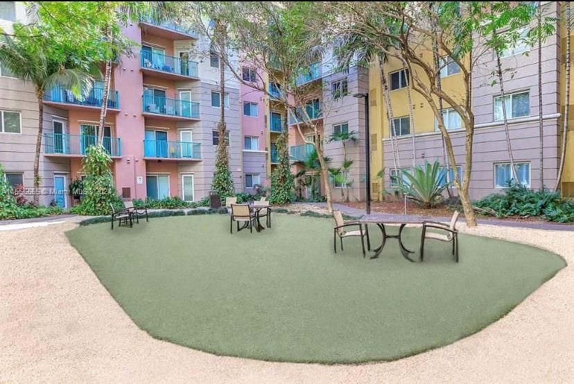 Active With Contract: $359,900 (1 beds, 1 baths, 652 Square Feet)