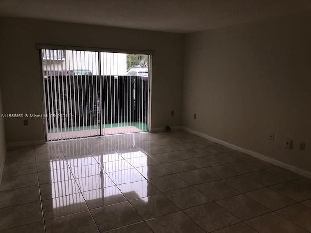 Recently Rented: $2,300 (2 beds, 2 baths, 955 Square Feet)