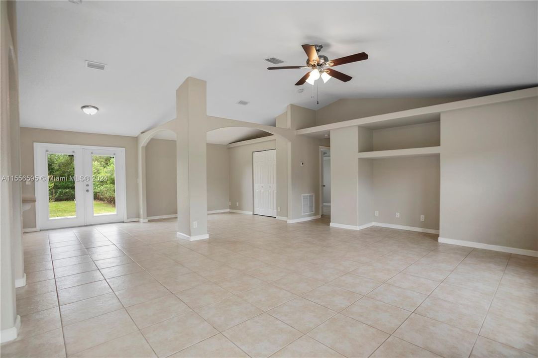 For Sale: $567,500 (4 beds, 2 baths, 1553 Square Feet)