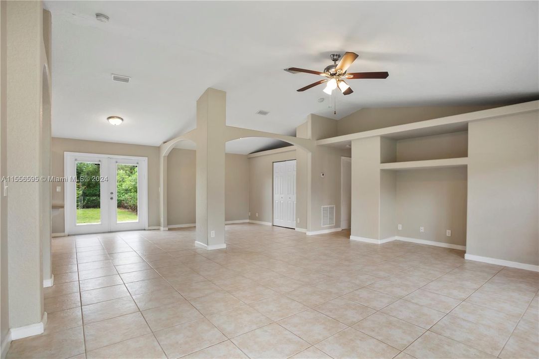 For Sale: $567,500 (4 beds, 2 baths, 1553 Square Feet)