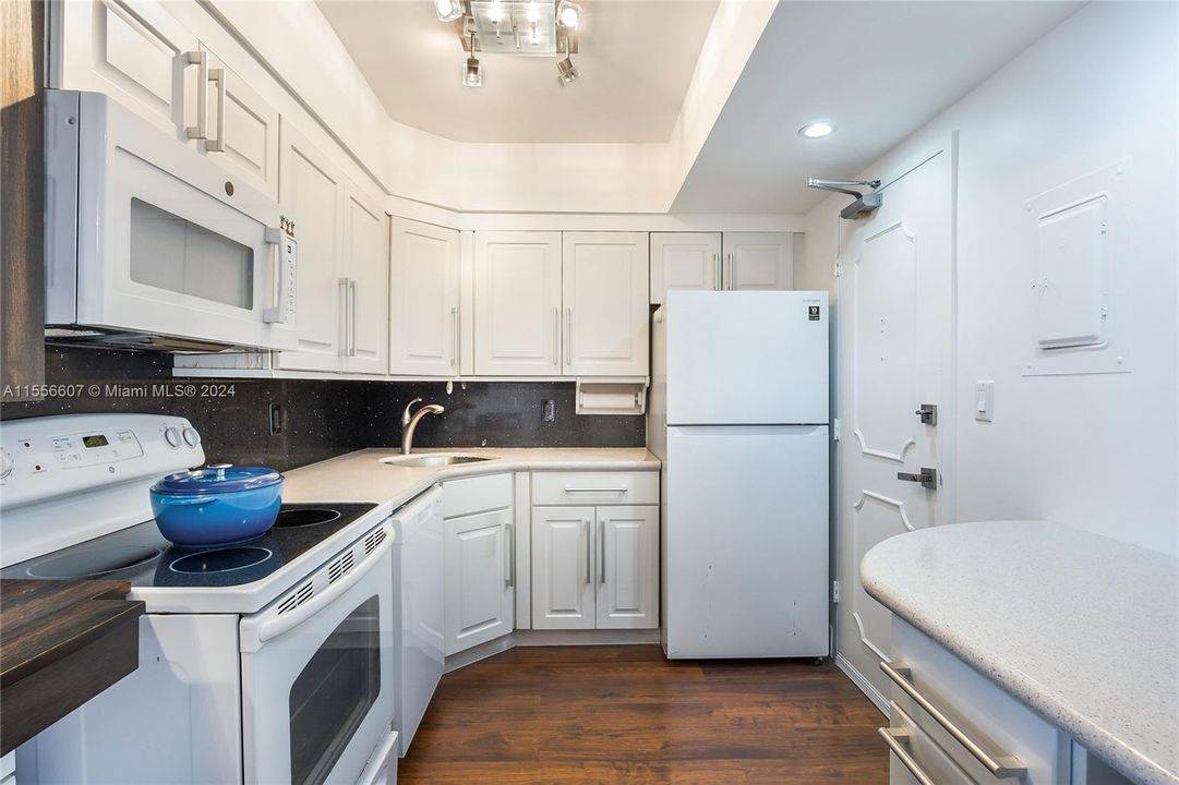 For Sale: $550,000 (1 beds, 1 baths, 1080 Square Feet)