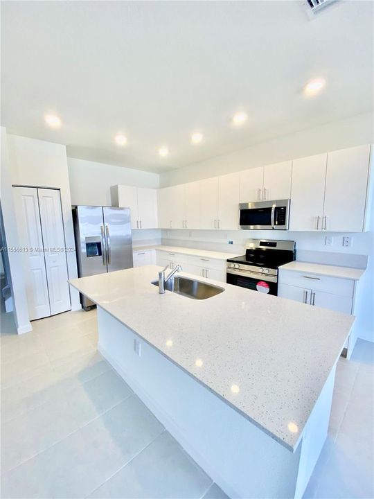 最近租的: $5,650 (5 贝兹, 3 浴室, 2987 平方英尺)