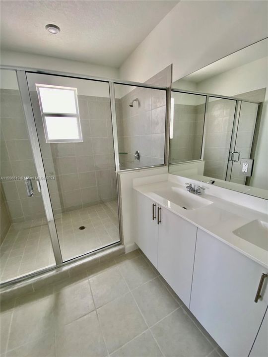 最近租的: $5,650 (5 贝兹, 3 浴室, 2987 平方英尺)