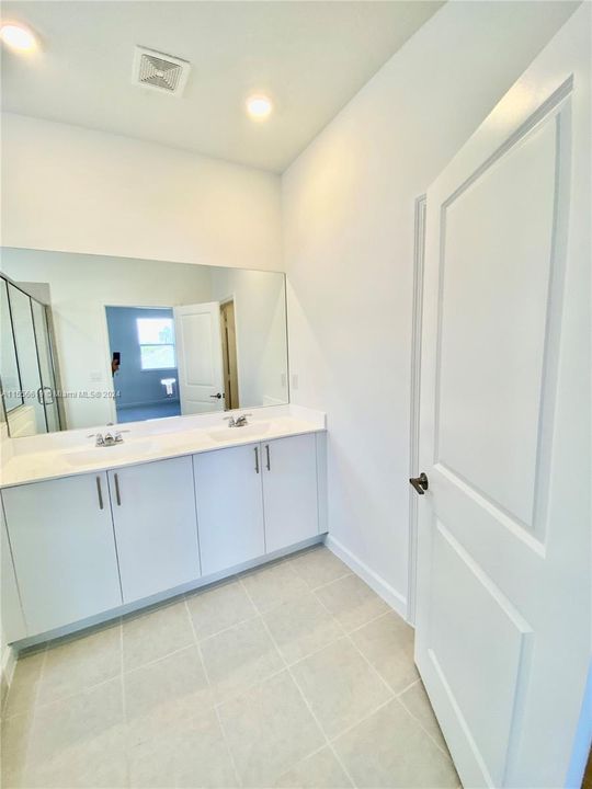 最近租的: $5,650 (5 贝兹, 3 浴室, 2987 平方英尺)