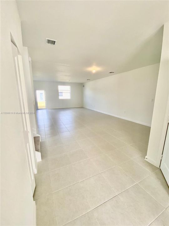 最近租的: $5,650 (5 贝兹, 3 浴室, 2987 平方英尺)