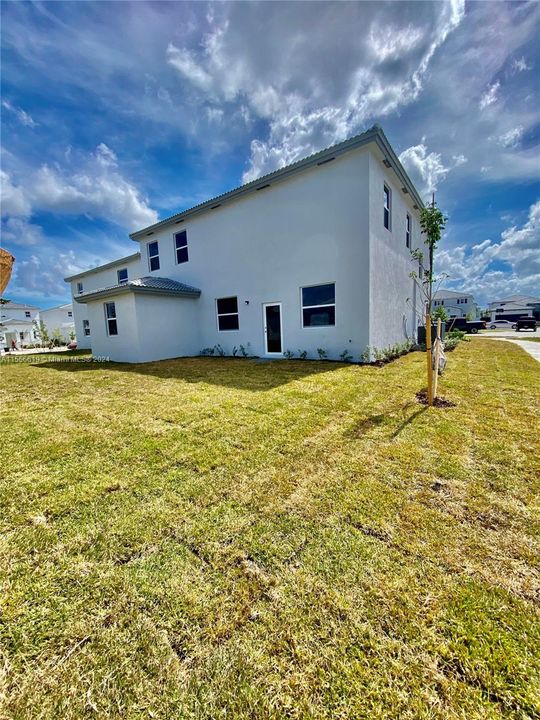 最近租的: $5,650 (5 贝兹, 3 浴室, 2987 平方英尺)