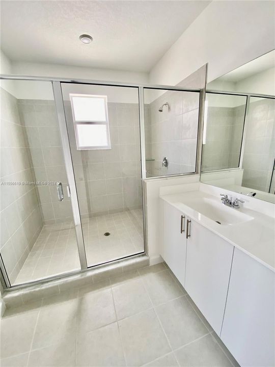 最近租的: $5,650 (5 贝兹, 3 浴室, 2987 平方英尺)