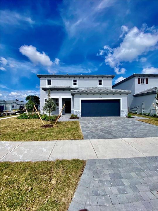 最近租的: $5,650 (5 贝兹, 3 浴室, 2987 平方英尺)