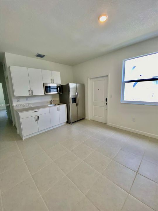 最近租的: $5,650 (5 贝兹, 3 浴室, 2987 平方英尺)