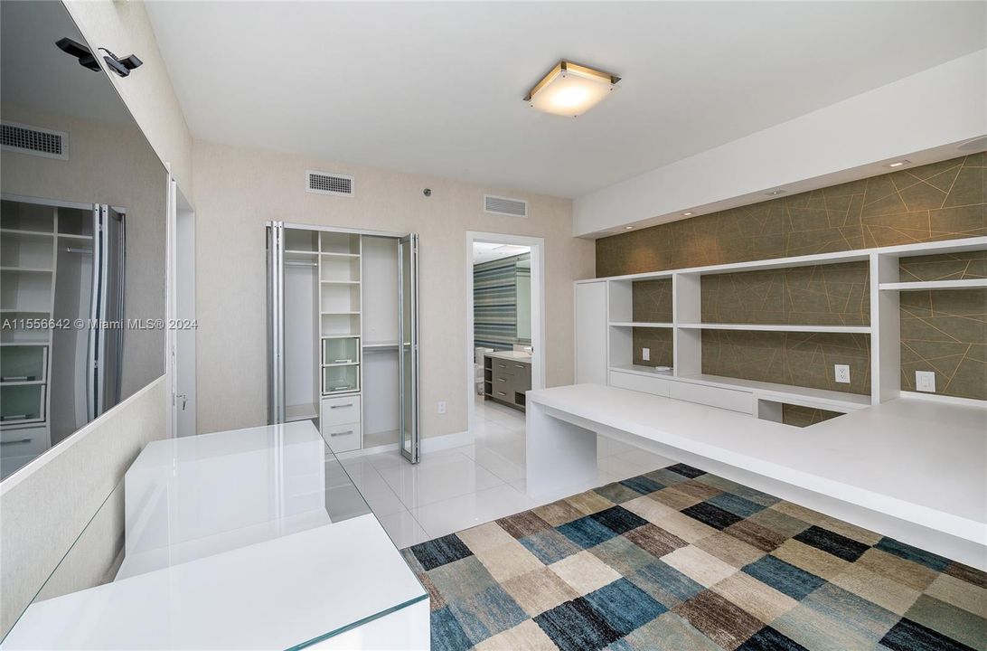 For Sale: $1,490,000 (2 beds, 2 baths, 1313 Square Feet)