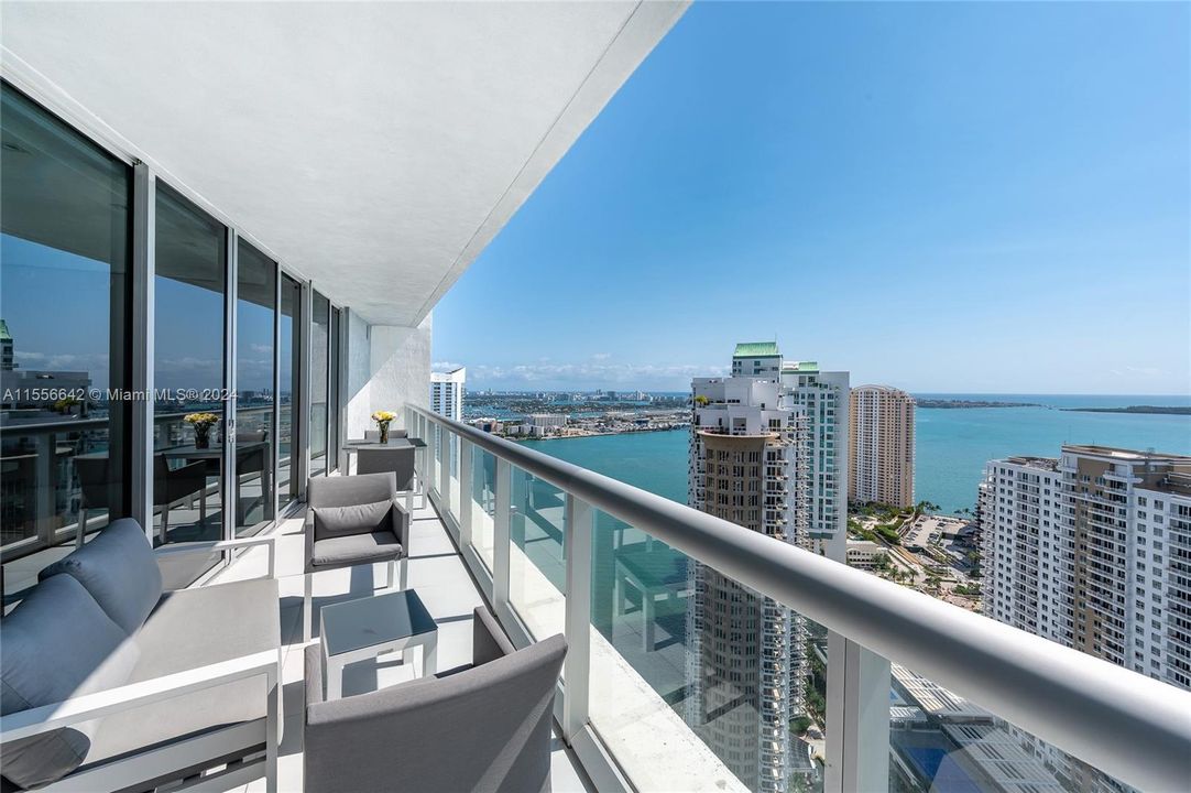 For Sale: $1,490,000 (2 beds, 2 baths, 1313 Square Feet)