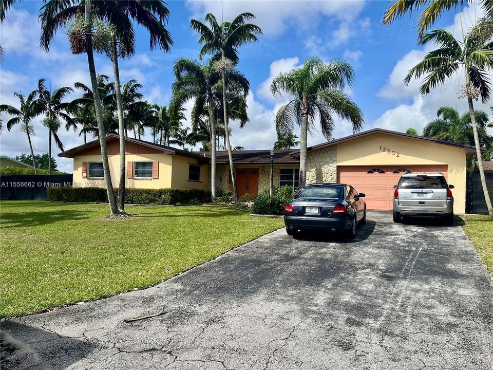 Recently Sold: $949,650 (4 beds, 2 baths, 2085 Square Feet)
