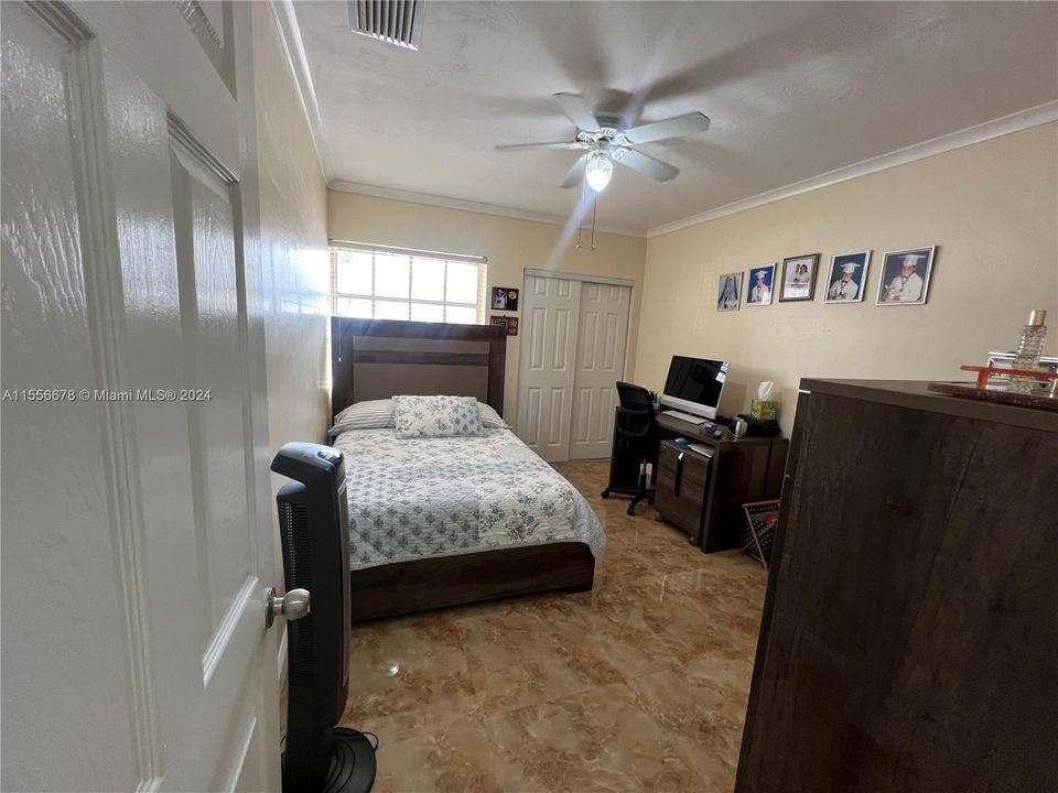 For Sale: $515,000 (2 beds, 1 baths, 890 Square Feet)