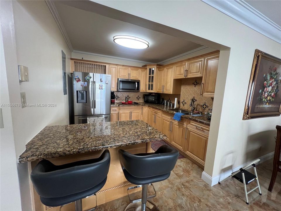 For Sale: $515,000 (2 beds, 1 baths, 890 Square Feet)