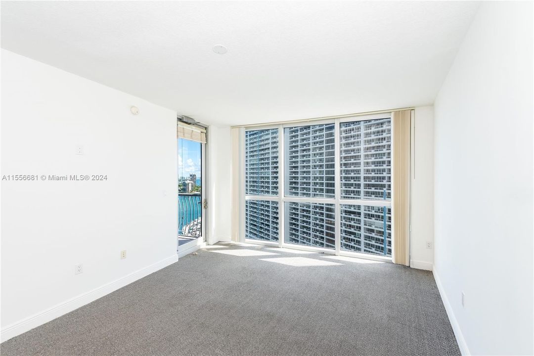 Recently Sold: $490,000 (2 beds, 2 baths, 1048 Square Feet)