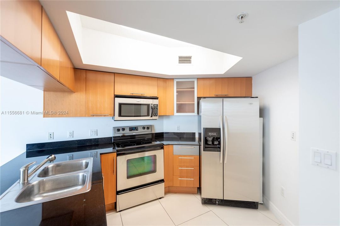 For Sale: $620,000 (2 beds, 2 baths, 1048 Square Feet)