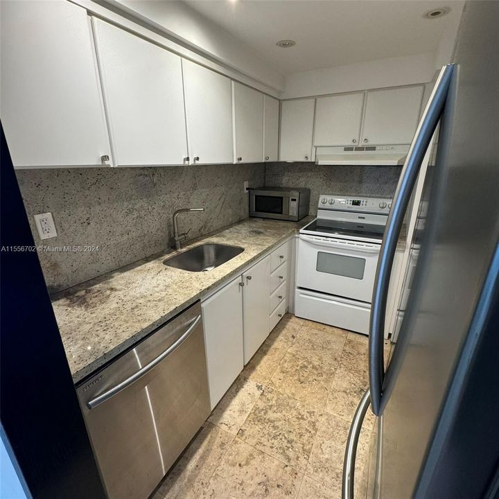 Recently Rented: $2,850 (1 beds, 1 baths, 837 Square Feet)