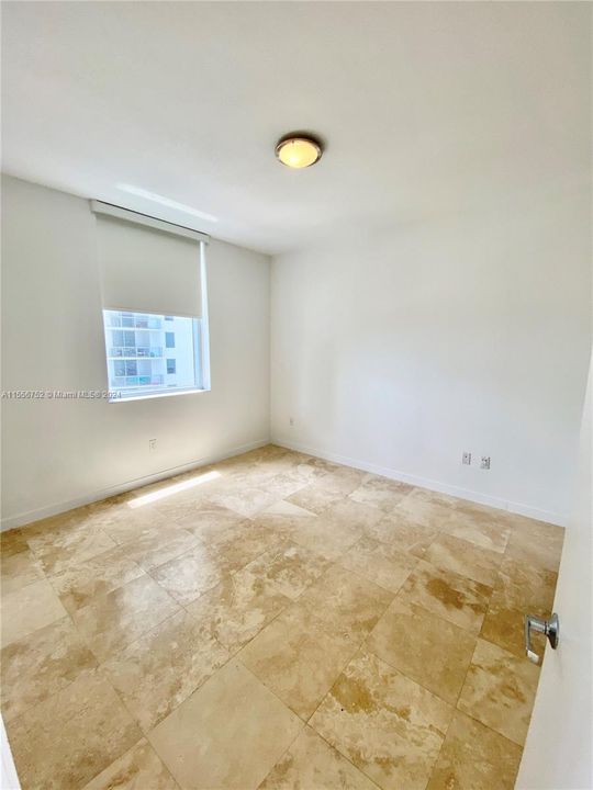 For Rent: $2,900 (1 beds, 1 baths, 731 Square Feet)