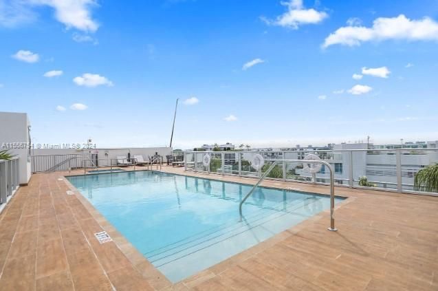 For Sale: $612,500 (1 beds, 2 baths, 955 Square Feet)