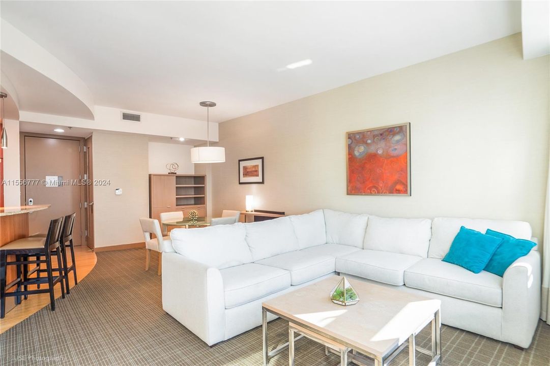 Active With Contract: $599,000 (1 beds, 1 baths, 823 Square Feet)