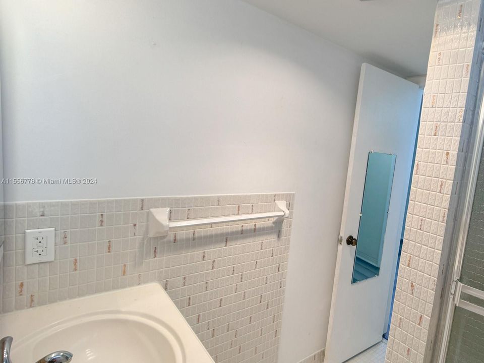 For Sale: $265,000 (2 beds, 2 baths, 1083 Square Feet)