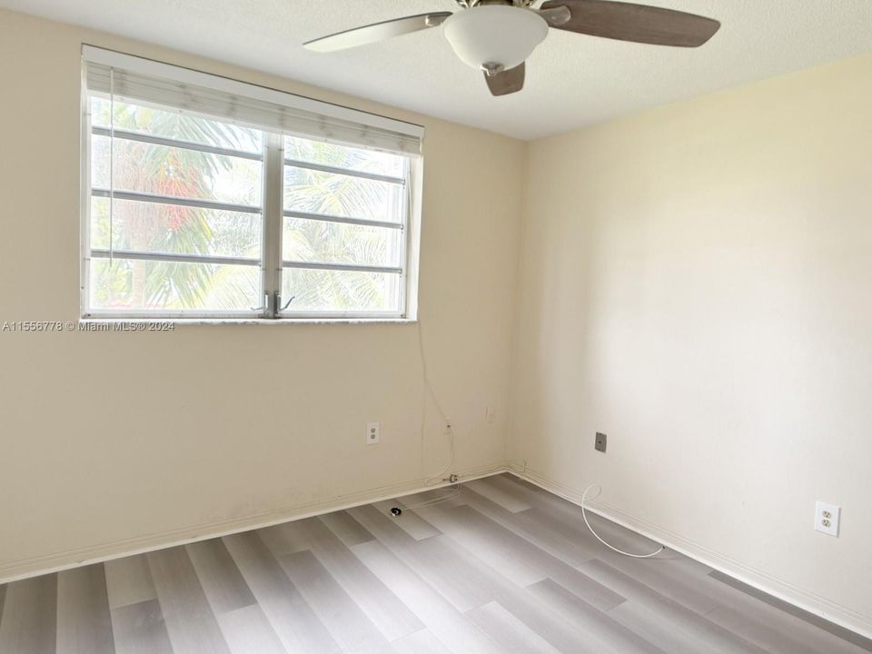 For Sale: $265,000 (2 beds, 2 baths, 1083 Square Feet)