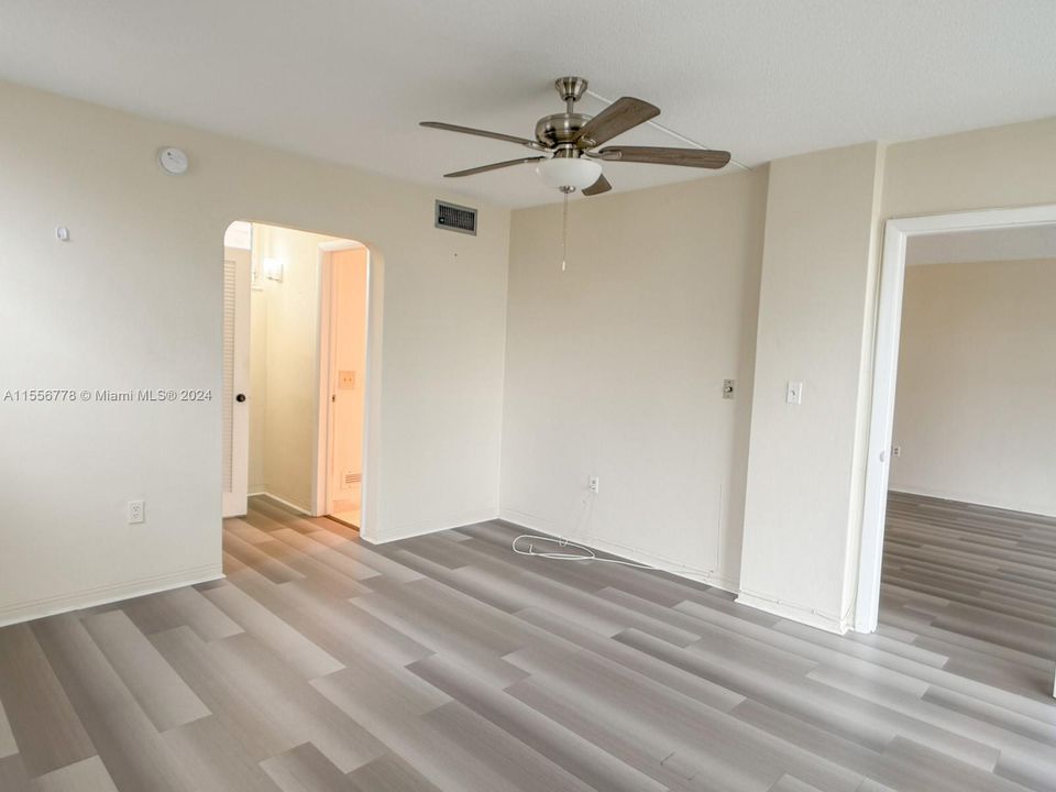 For Sale: $265,000 (2 beds, 2 baths, 1083 Square Feet)