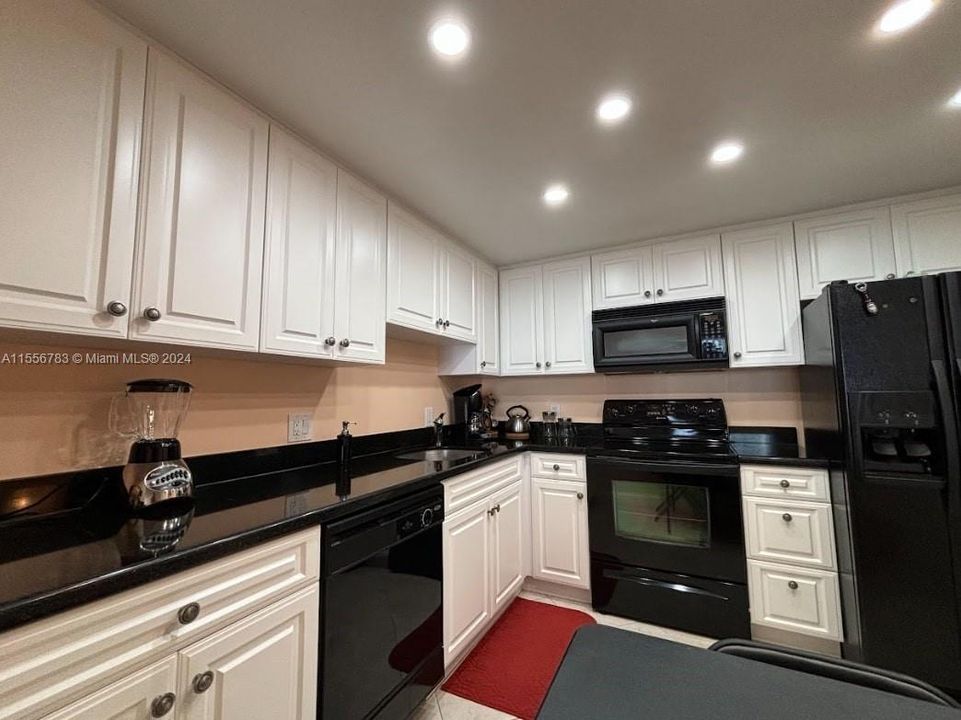 For Sale: $280,000 (1 beds, 1 baths, 1066 Square Feet)