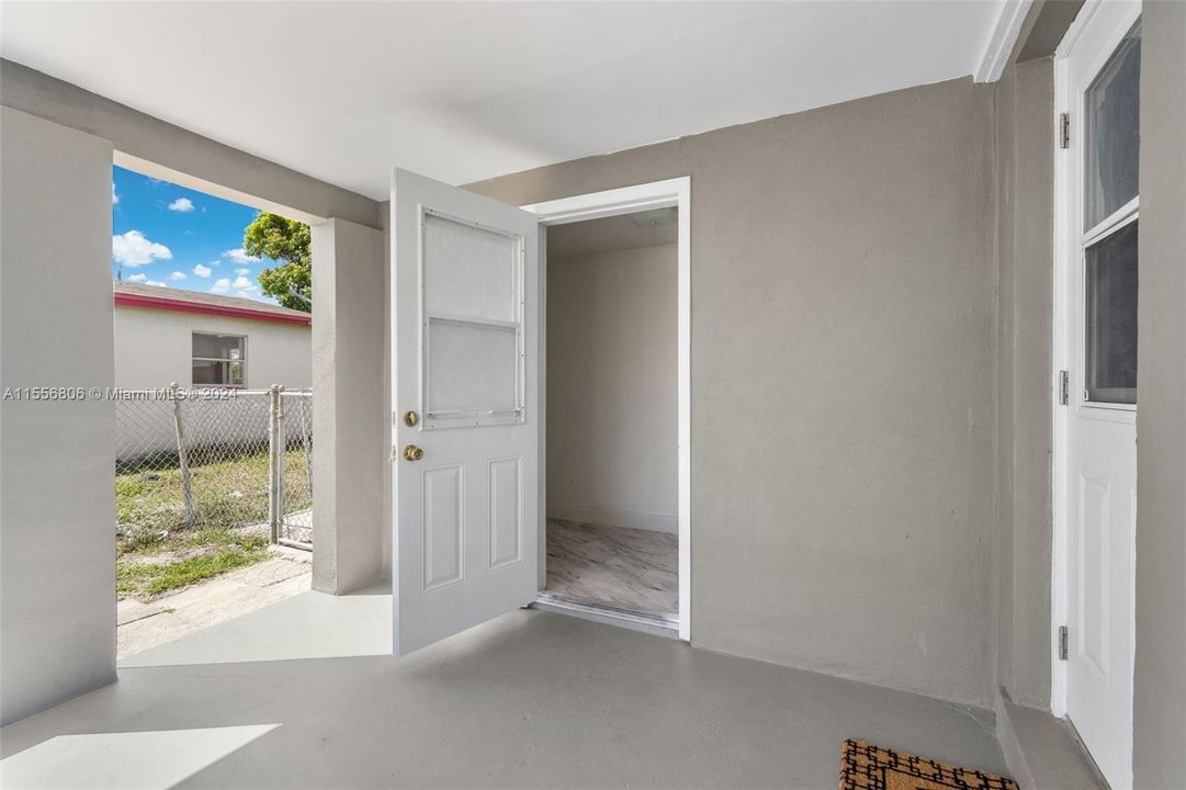 Recently Sold: $429,000 (4 beds, 2 baths, 1380 Square Feet)