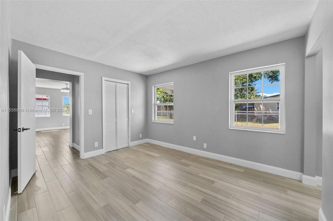 Recently Sold: $429,000 (4 beds, 2 baths, 1380 Square Feet)