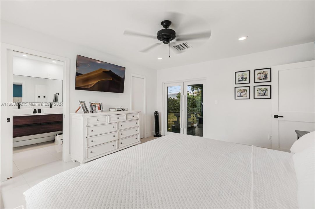 Active With Contract: $999,000 (4 beds, 3 baths, 2174 Square Feet)
