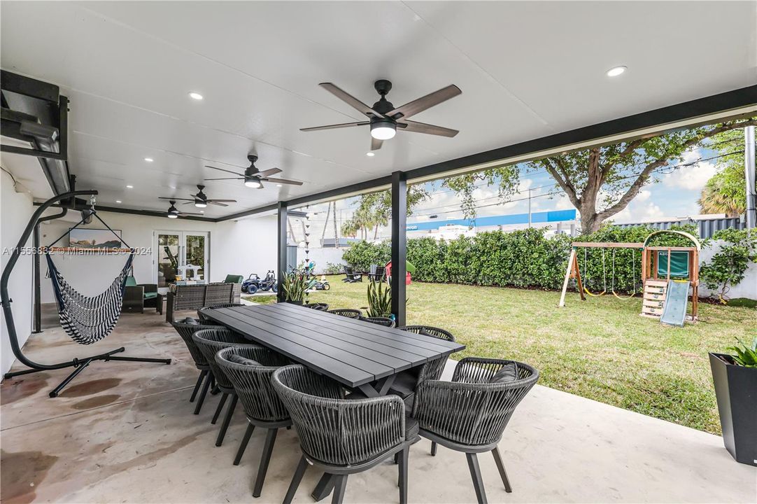 Active With Contract: $999,000 (4 beds, 3 baths, 2174 Square Feet)