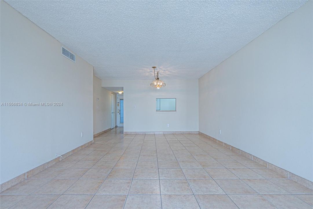 For Sale: $124,000 (2 beds, 2 baths, 1010 Square Feet)