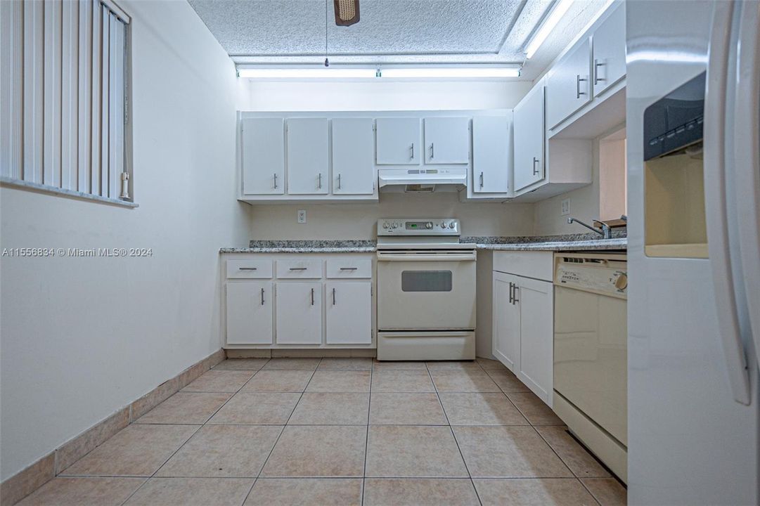 For Sale: $124,000 (2 beds, 2 baths, 1010 Square Feet)