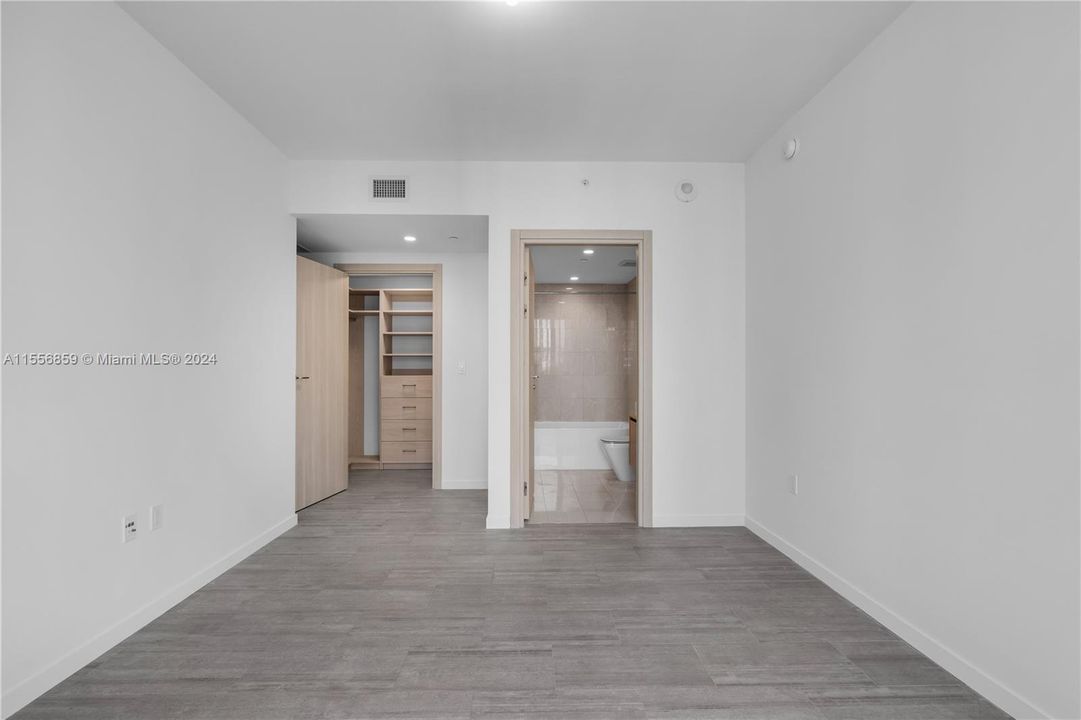 Active With Contract: $8,500 (2 beds, 2 baths, 1286 Square Feet)