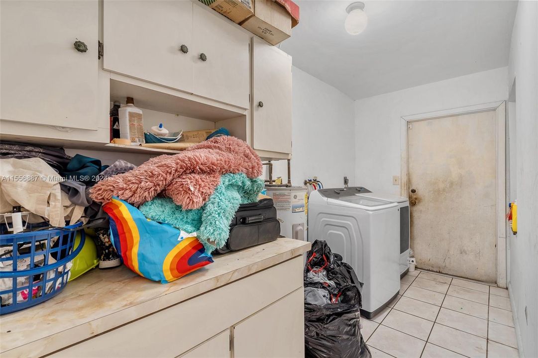 For Sale: $375,000 (3 beds, 2 baths, 1805 Square Feet)