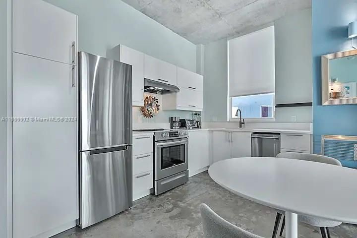 For Sale: $429,000 (2 beds, 1 baths, 950 Square Feet)