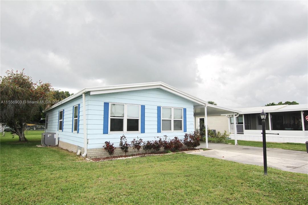 For Sale: $140,000 (2 beds, 2 baths, 1002 Square Feet)